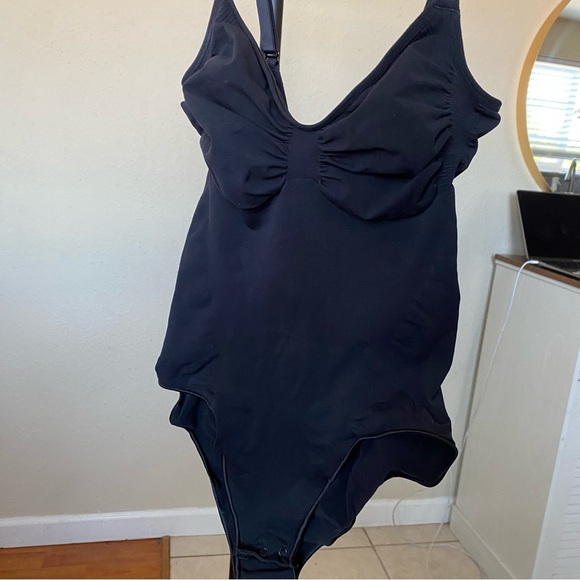 NWOT Skims Seamless Sculpt Brief Bodysuit Onyx Size S - Picture 5 of 7